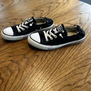 Converse shoes, no tie